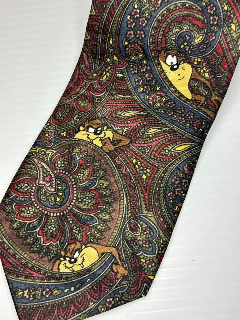 VINTAGE Looney Tunes Mania 1993 Taz Tasmanian Devil Paisley Print Tie subtle